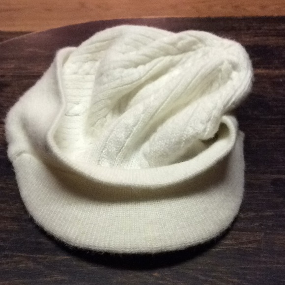 Adorable Roxy hat - Picture 5 of 8